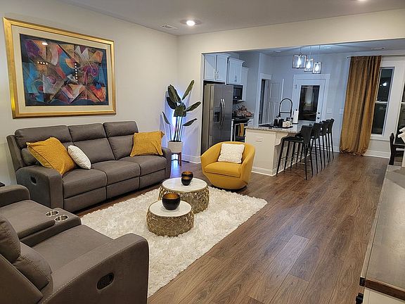 3rd image of 15 Mardale Ln