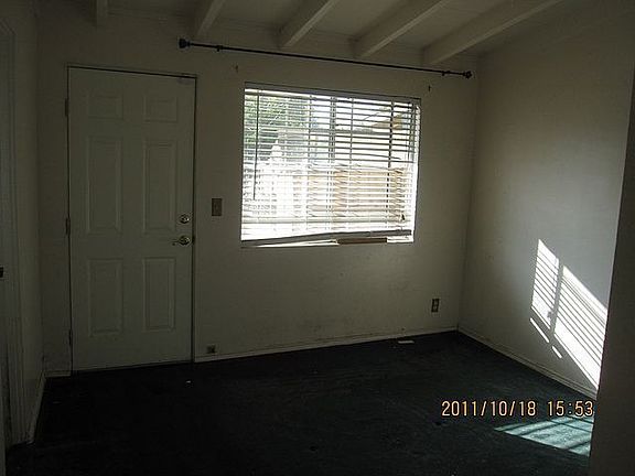 4th image of 2440 Park Dr