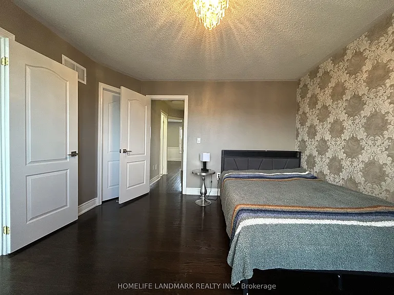 3484 Eglinton Ave W — Photo 17