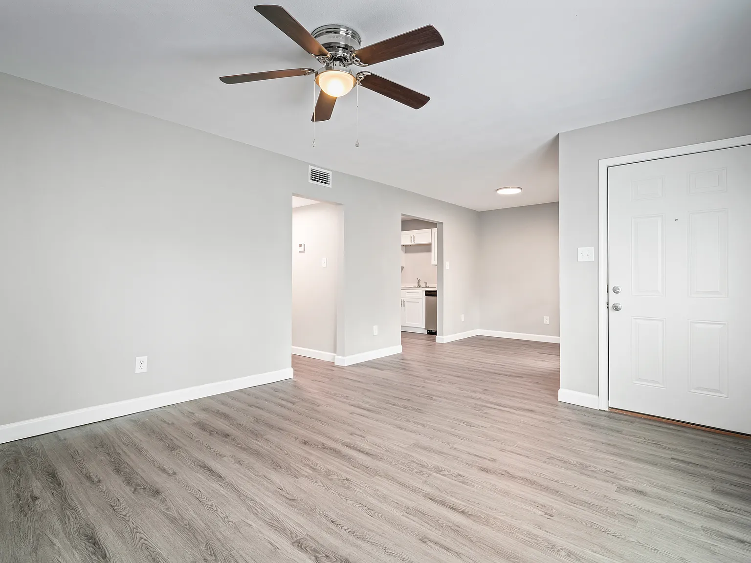 818 Saraland - 818 Saraland Boulevard South - 11 — Photo 3