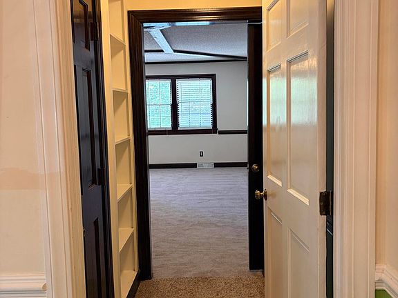 3rd image of 1000 Niblick Drive