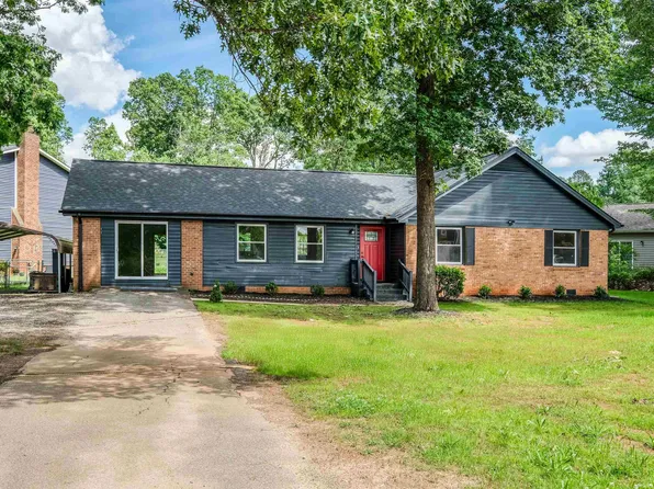 2 Willowood Dr, Spartanburg, SC 29303