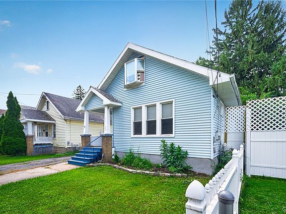 3rd image of 1221 Ash St