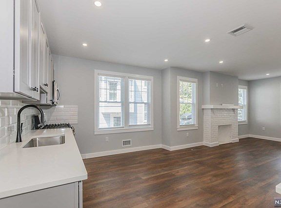5th image of 214 Crescent Ave Floor 1