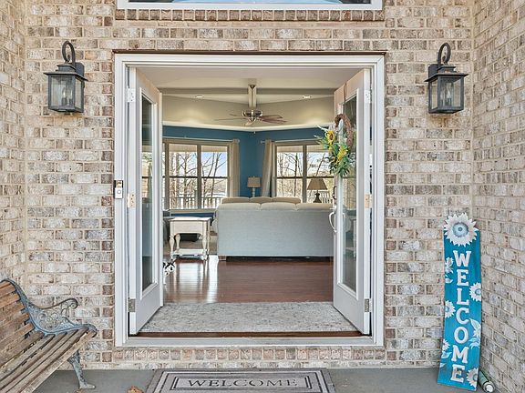 5th image of 217 Aqua Cove Ct