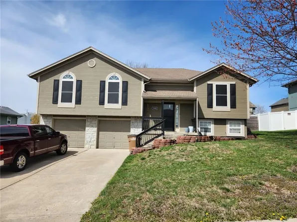 1604 Cody Dr, Raymore, MO 64083