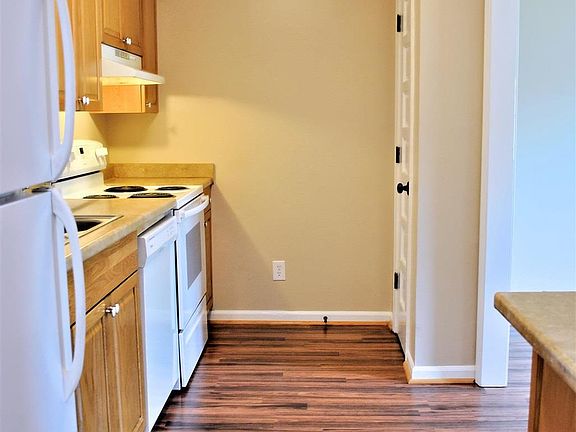 5th image of 223 Lester Pl