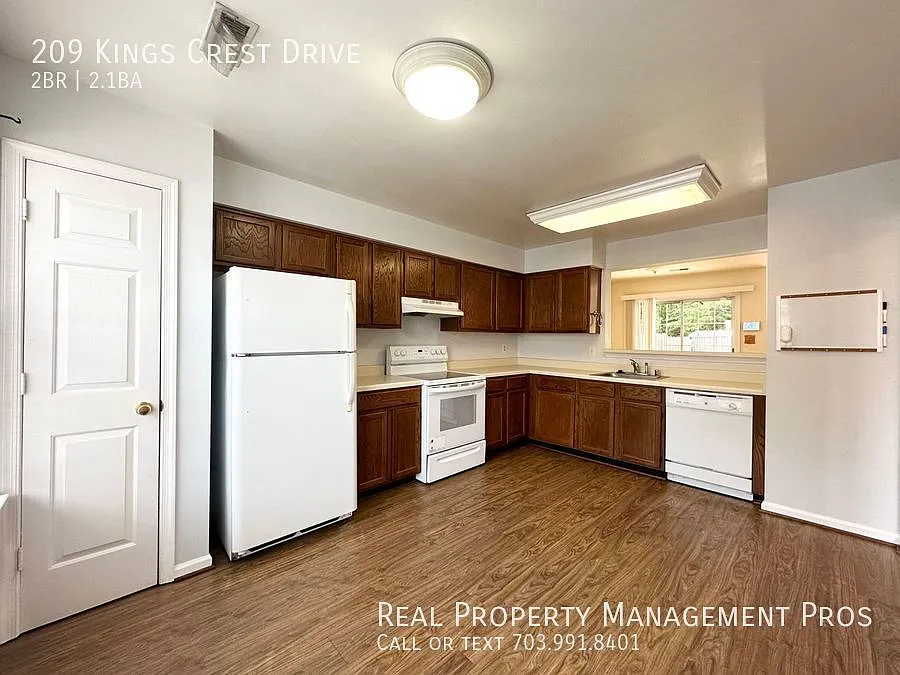 Bright & Spacious 2BR/2.5BA Stafford Townhome Near Quantico & I-95 — Photo 3