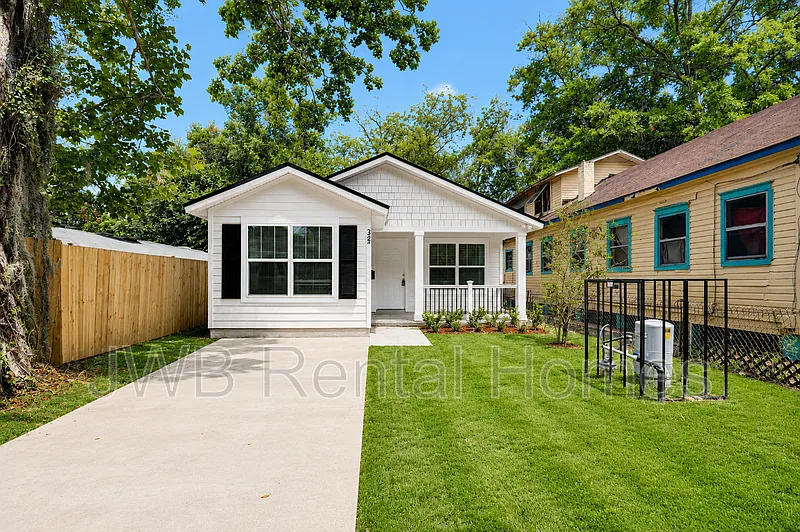 Mixon Town — Photo 1