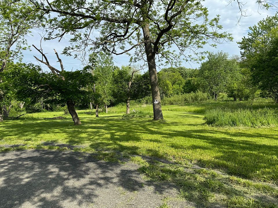 2nd image of 480 Saunders Rd