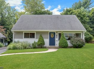 35 Sunrise Ter, Cedar Grove, NJ 07009