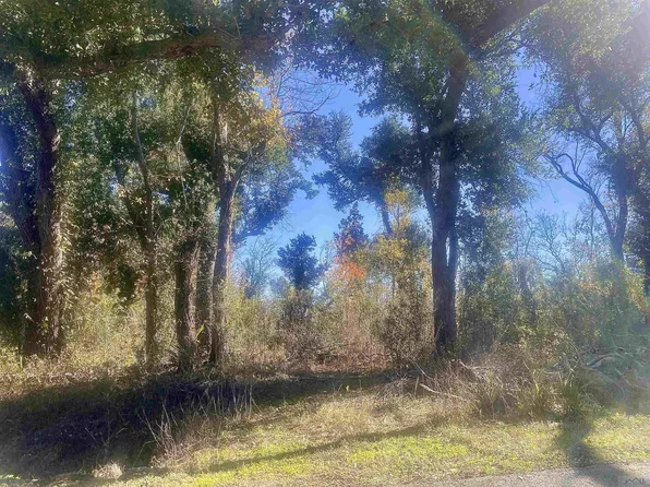 512 E 25th St, Larose, LA 70373