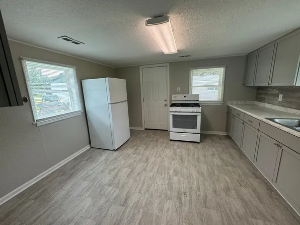 6412 Brown St, Saint Joseph, MO 64504