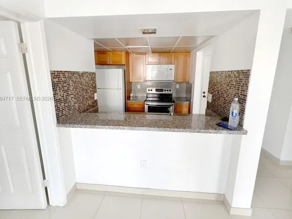 6995 NW 186th St APT E211, Hialeah, FL 33015