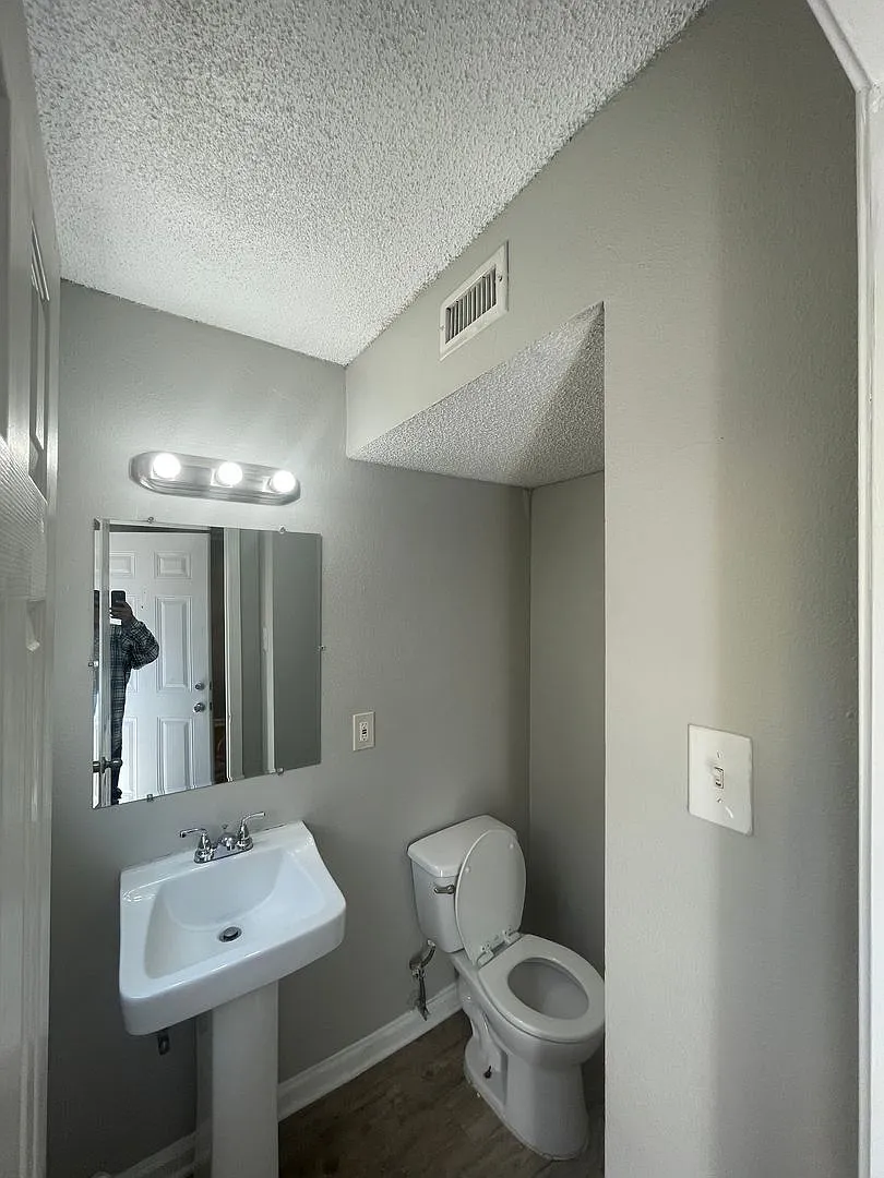 Contessa Townhome Apartments — Photo 4