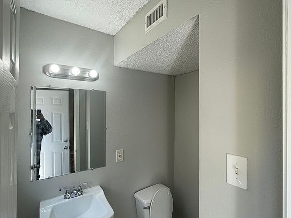 4th image of 9526 Contessa Dr APT 6