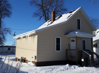 110 Center Ave N, Hayfield, MN 55940