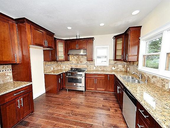 4th image of 508 Keokuk St