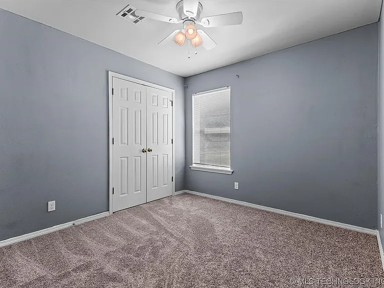1449 S Oak Ave — Photo 18