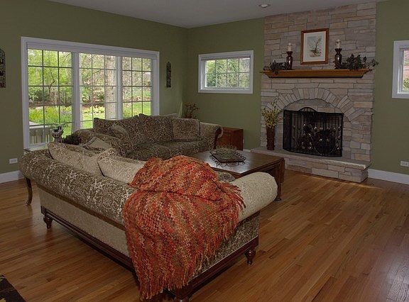 3rd image of 4825 Wallbank Ave