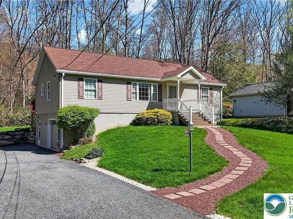 23 Blueberry Ln, Nesquehoning, PA 18240