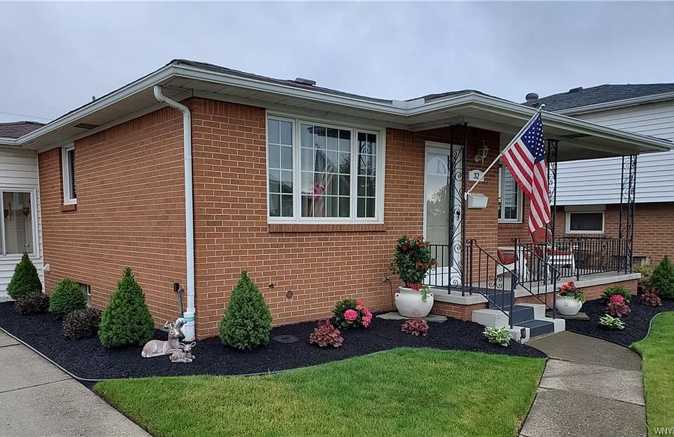 1st image of 32 Saint Lucia Ln