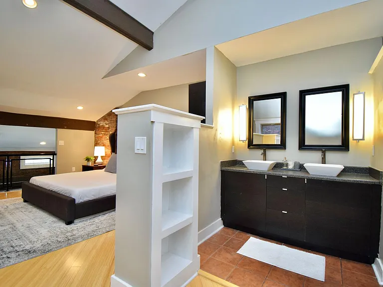 110 E 13th St #3 — Photo 23