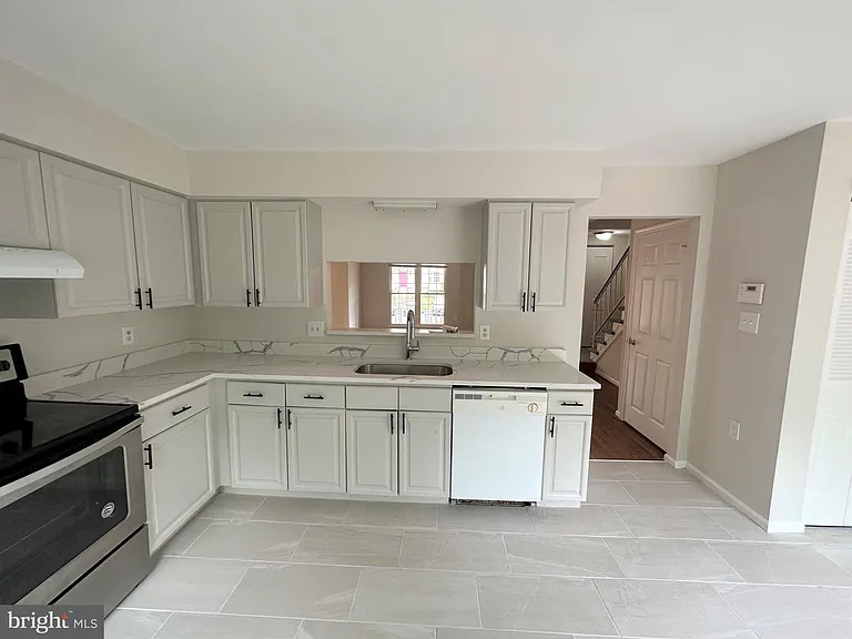 7822 Brookview Ct — Photo 8