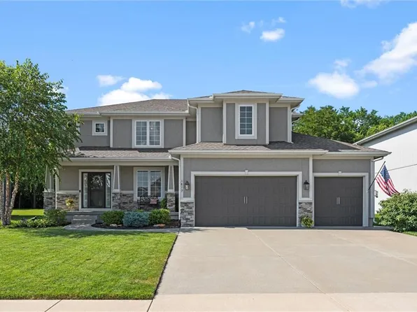 1813 SW Blackstone Pl, Lees Summit, MO 64082