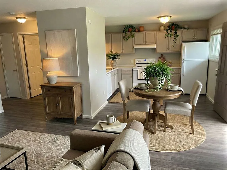 Cudahy Commons — Photo 12