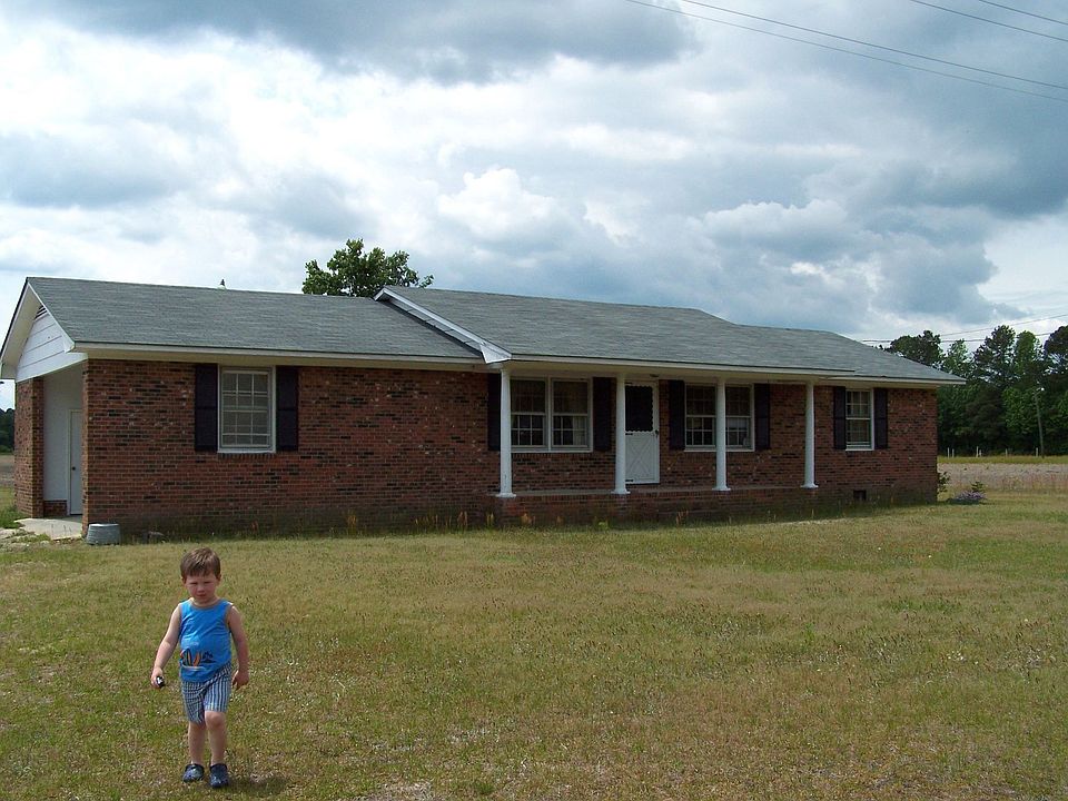 BRICK HOME IN BEAVER DAM COMMUNITY