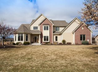 W173N5331 Ravenwood Dr, Menomonee Falls, WI 53051