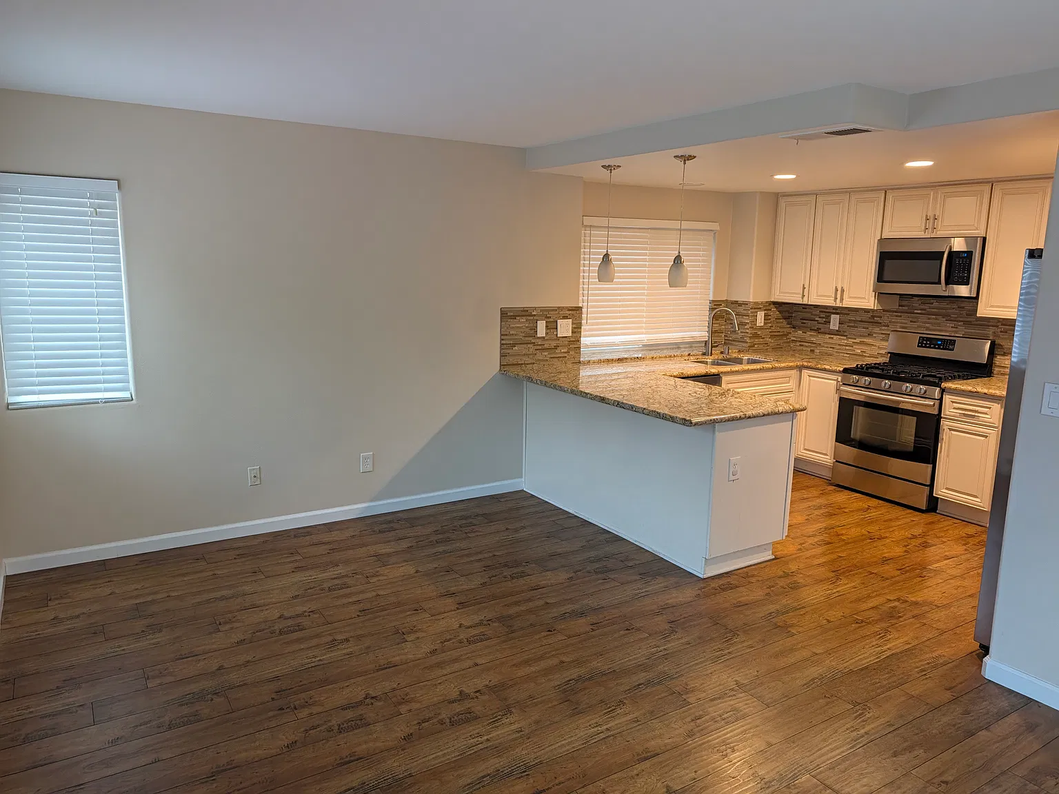3 bed, 2.5 bath, 1618 sqft, $3,500 — Photo 4