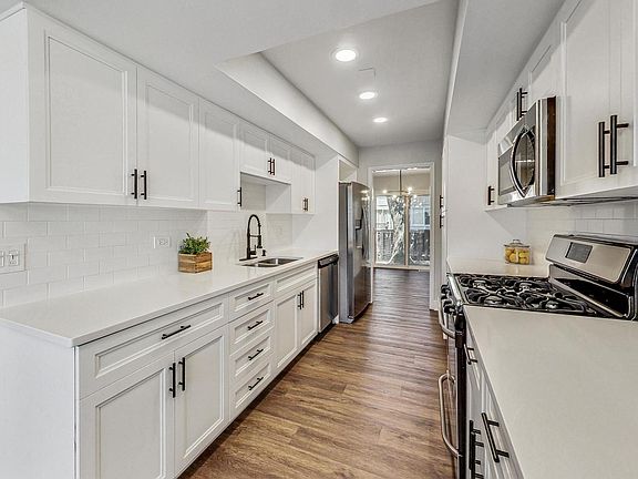 4th image of 327 Colony Green Dr