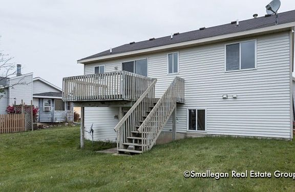 3rd image of 2528 Mapleview Ct SE
