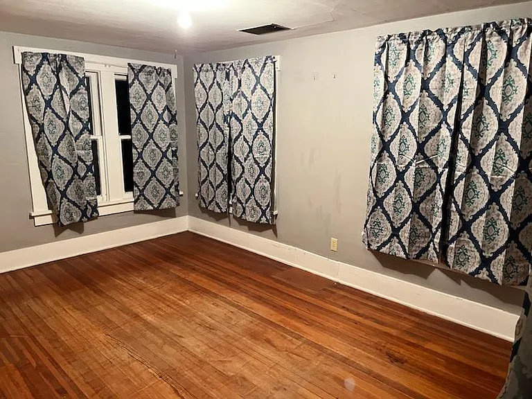 410 W 9th St — Photo 8