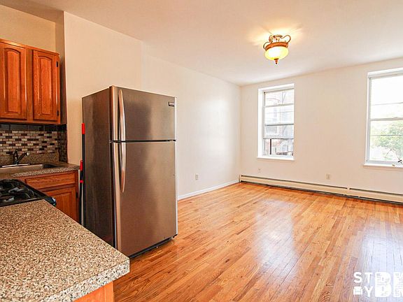 3rd image of 502 Franklin Ave #2F