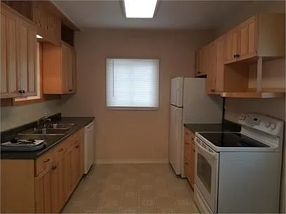 228 Aspen Ave SE — Photo 3