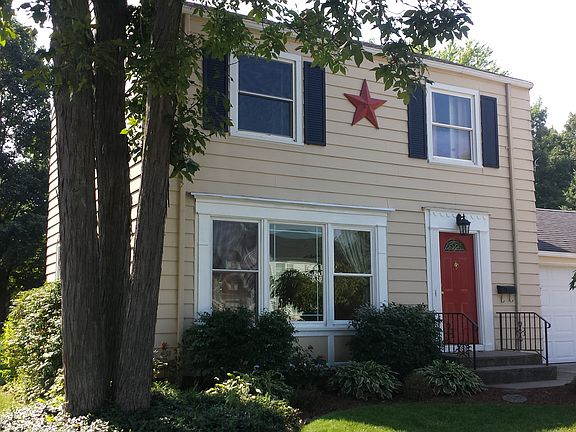 2nd image of 92 Orchard Dr NW