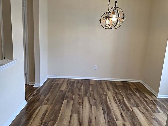 3rd image of 112 Fair Oaks Ct