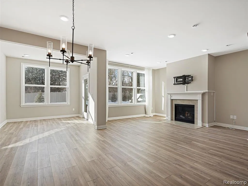 3 bed, 2.5 bath, 2112 sqft, $3,500 — Photo 4
