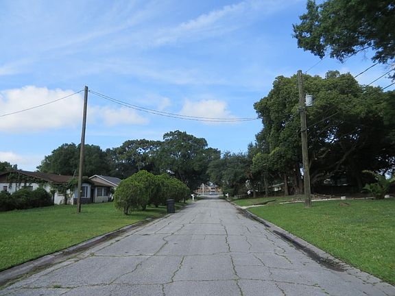 4th image of 10815 N Hubert Ave