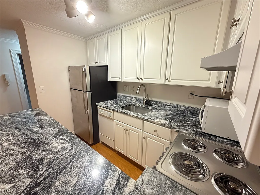 1 bed, 1.0 bath, 520 sqft, $2,650 — Photo 1