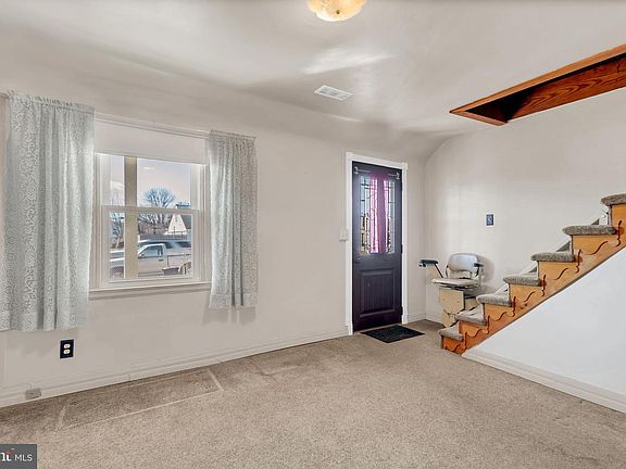 5th image of 7707 Meath Rd