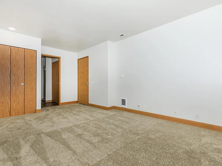 Grandview Apartments — Photo 15