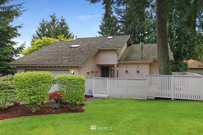 4 bed, 2.5 bath, 2150 sqft, $3,999 — Photo 1