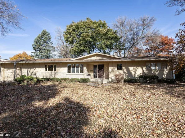 1103 3rd St NE, Belmond, IA 50421