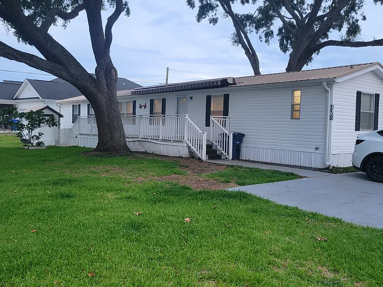1103 Lissie Ln — Photo 30