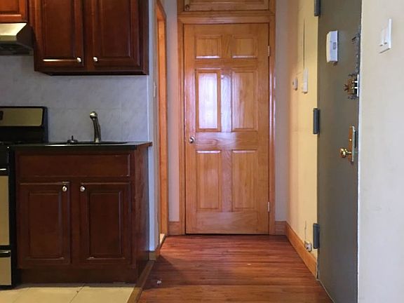 2nd image of 116 Stanton St APT 4
