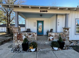 700 E Highland Ave, Comanche, TX 76442